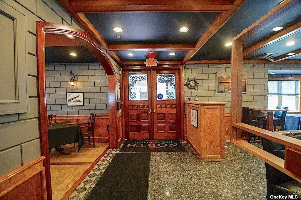 322 W Montauk Hampton Bays NY 11946