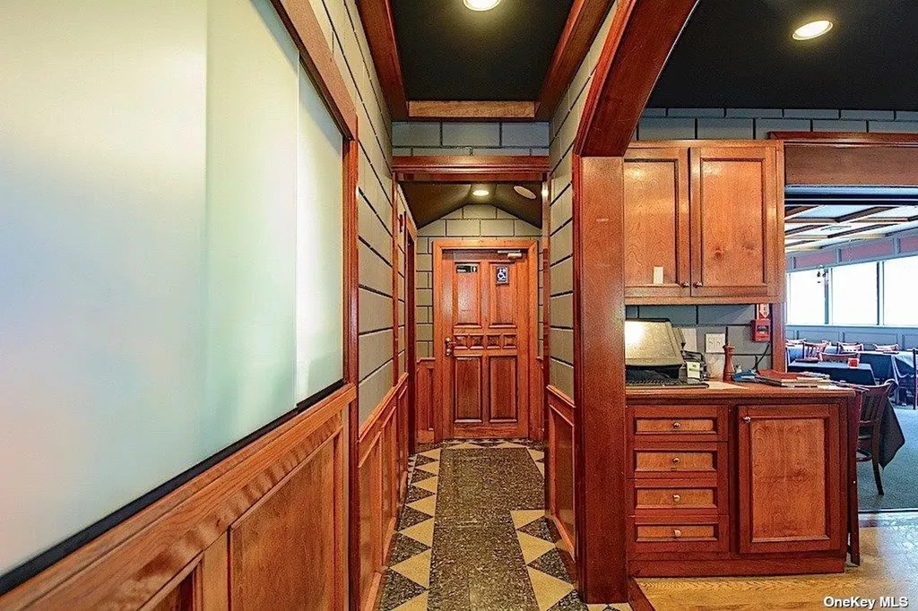 322 W Montauk Hampton Bays NY 11946