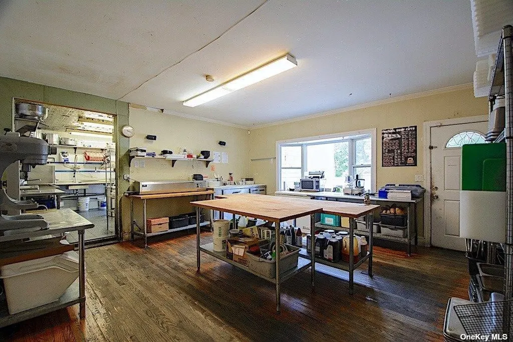 322 W Montauk Hampton Bays NY 11946