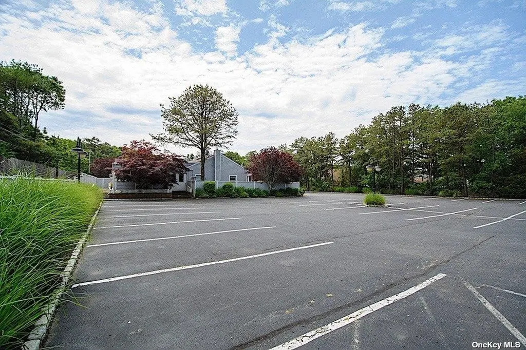 322 W Montauk Hampton Bays NY 11946