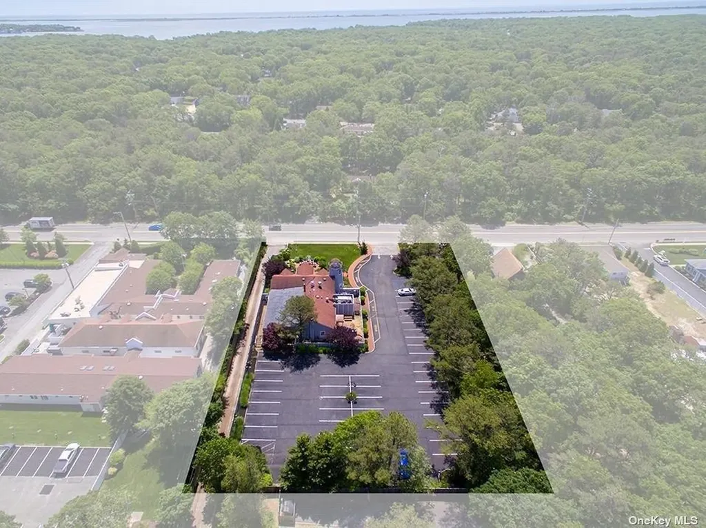 322 W Montauk Hampton Bays NY 11946