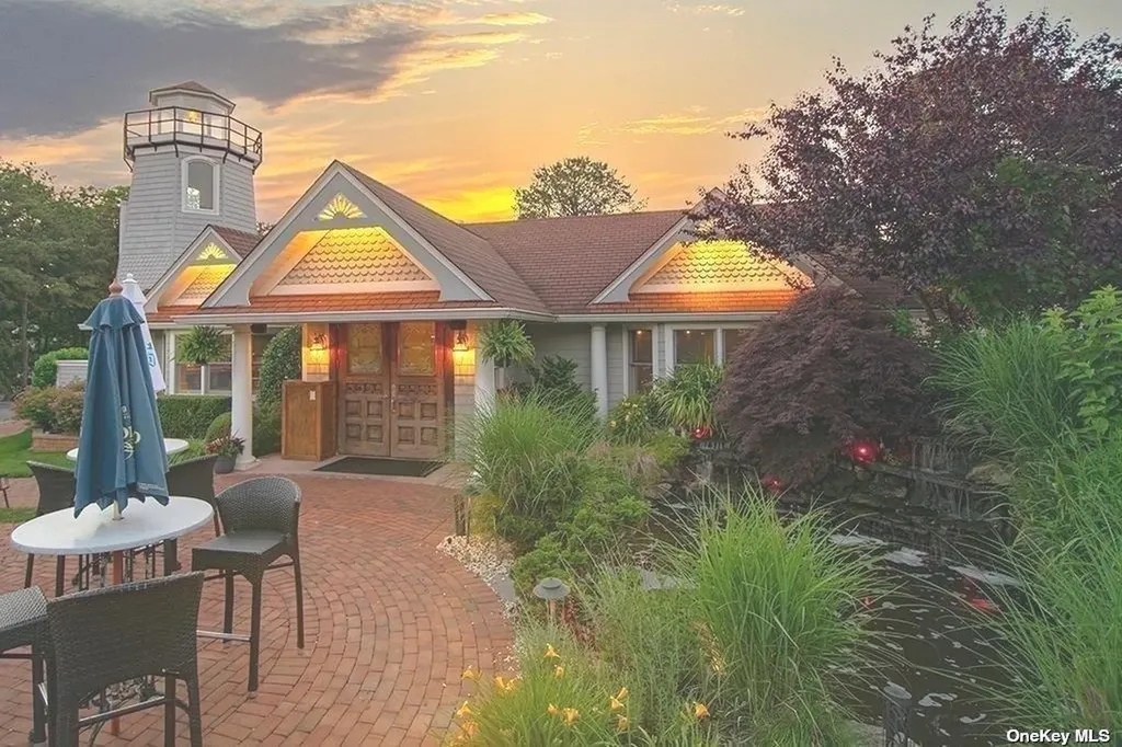 322 W Montauk Hampton Bays NY 11946
