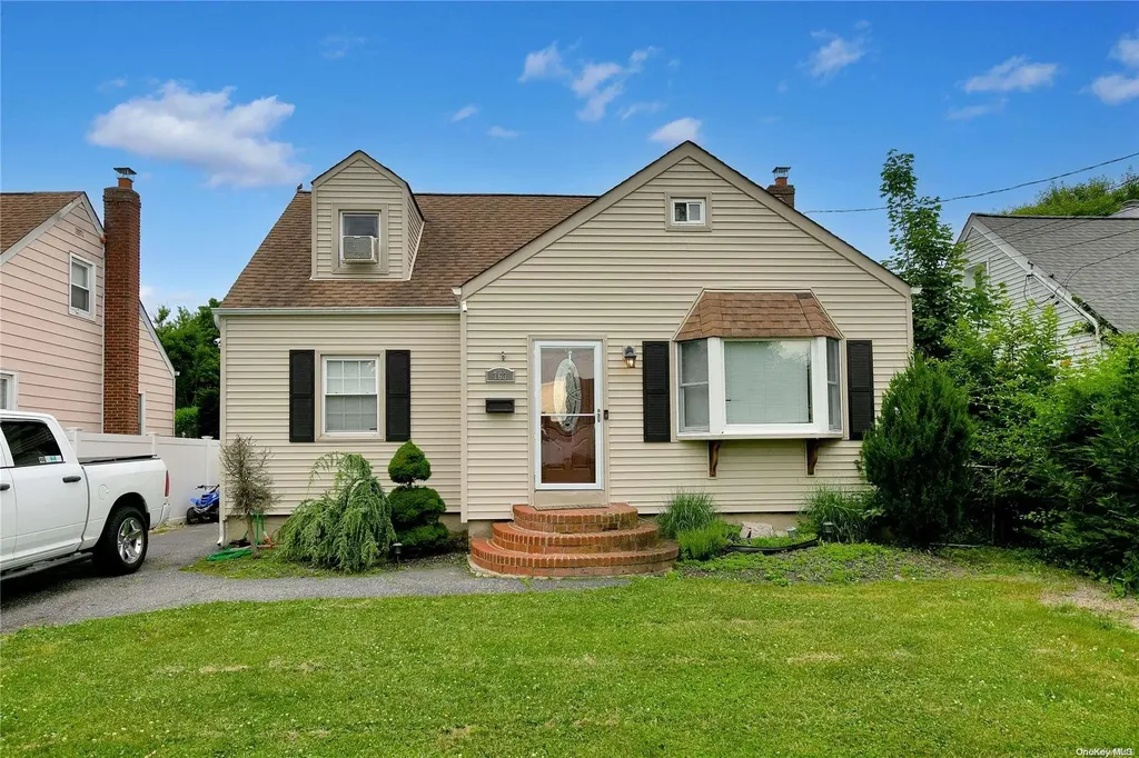 763 S Broadway Lindenhurst NY 11757