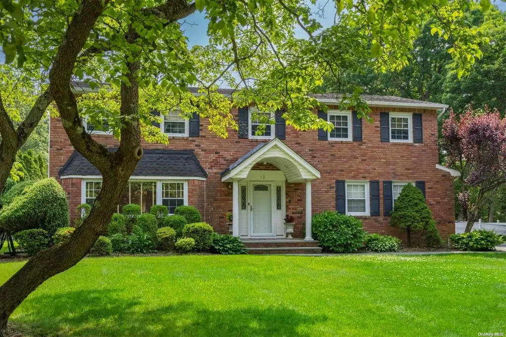 13 Ann Court Plainview NY 11803