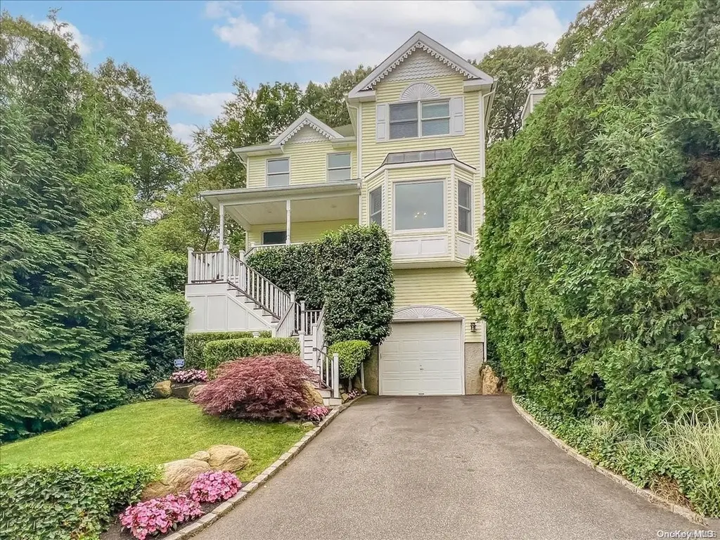 4 Valley Lane Huntington NY 11743