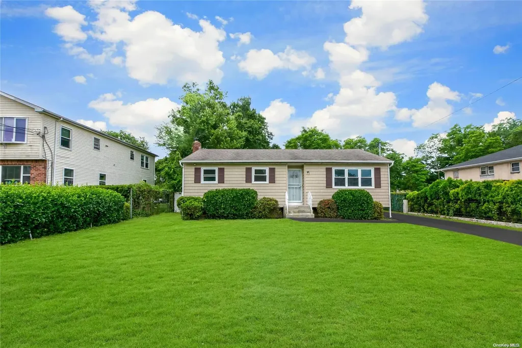 700 Commander Avenue West Babylon NY 11704
