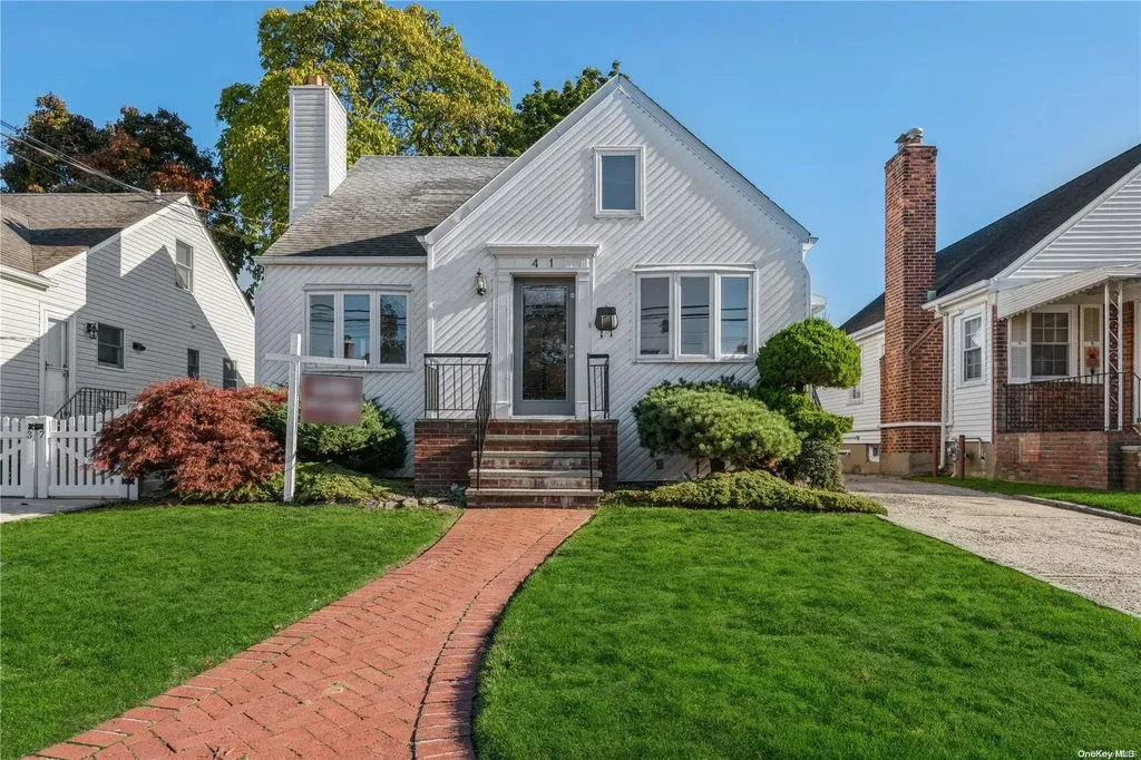 41 Garden Drive Lynbrook NY 11563