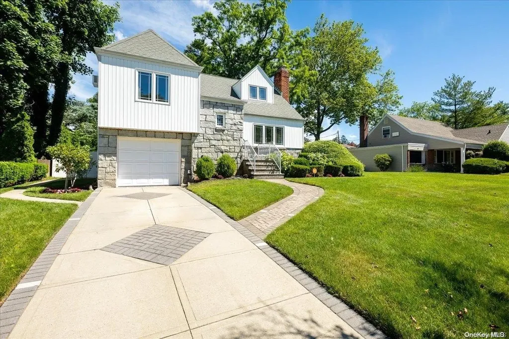 26 Milburn Court Freeport NY 11520