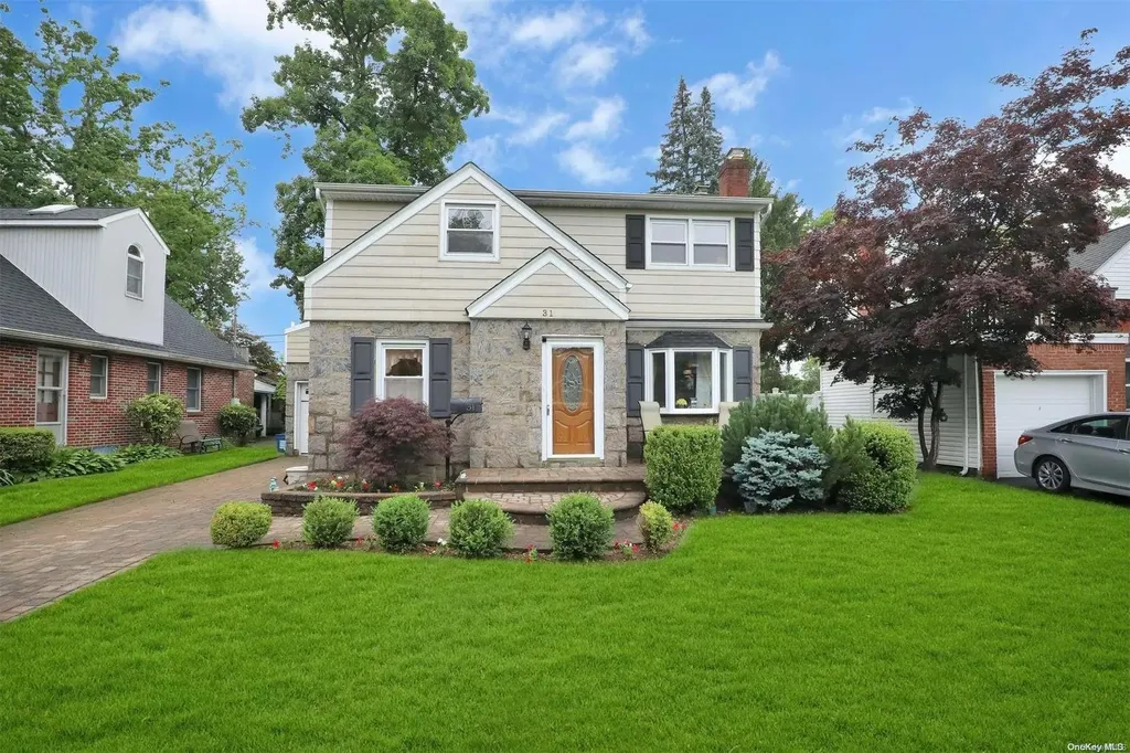 31 Oak Drive New Hyde Park NY 11040