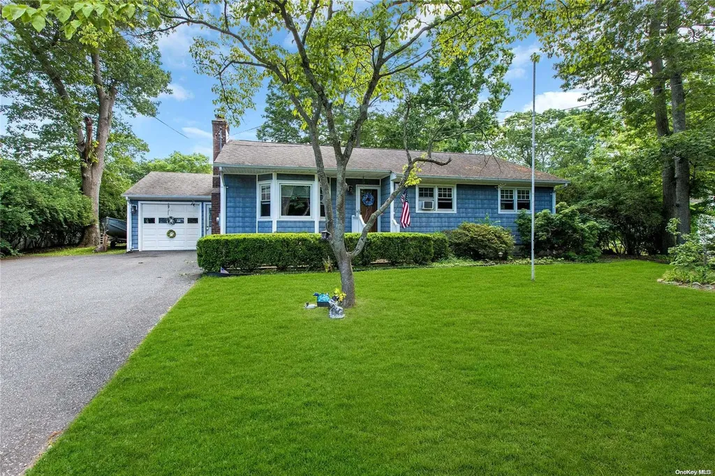 85 Jefferson Avenue Saint James NY 11780