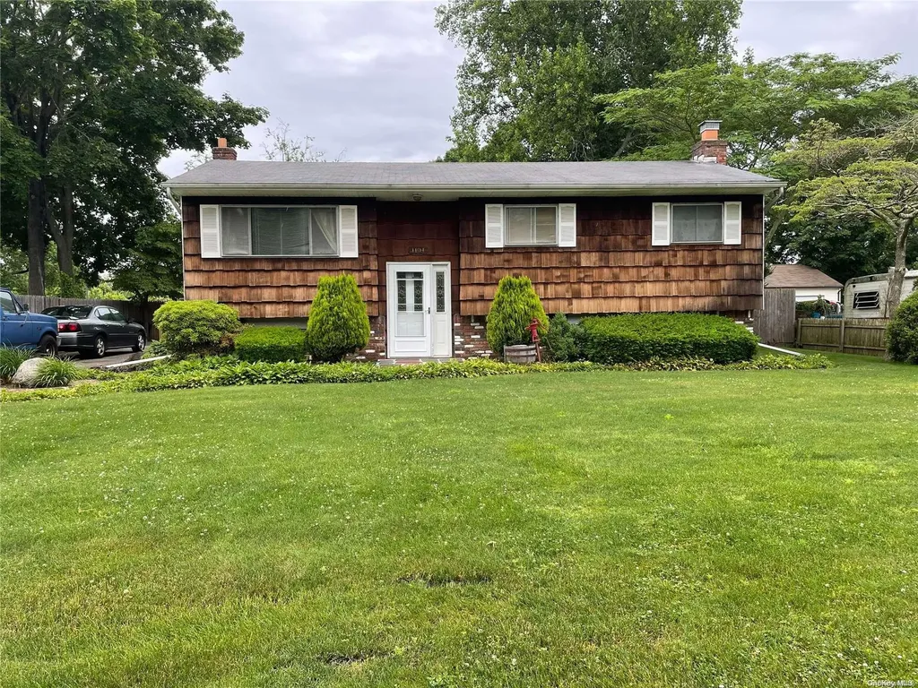 1104 Martinstein Avenue Bay Shore NY 11706