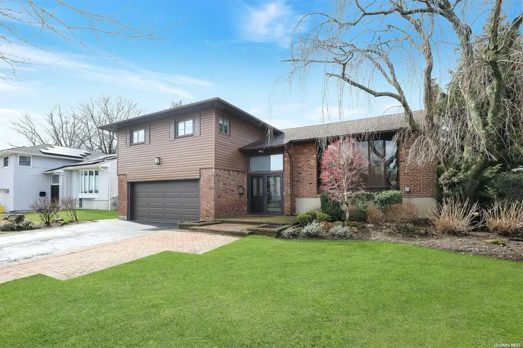 24 Glenn Drive Woodbury NY 11797
