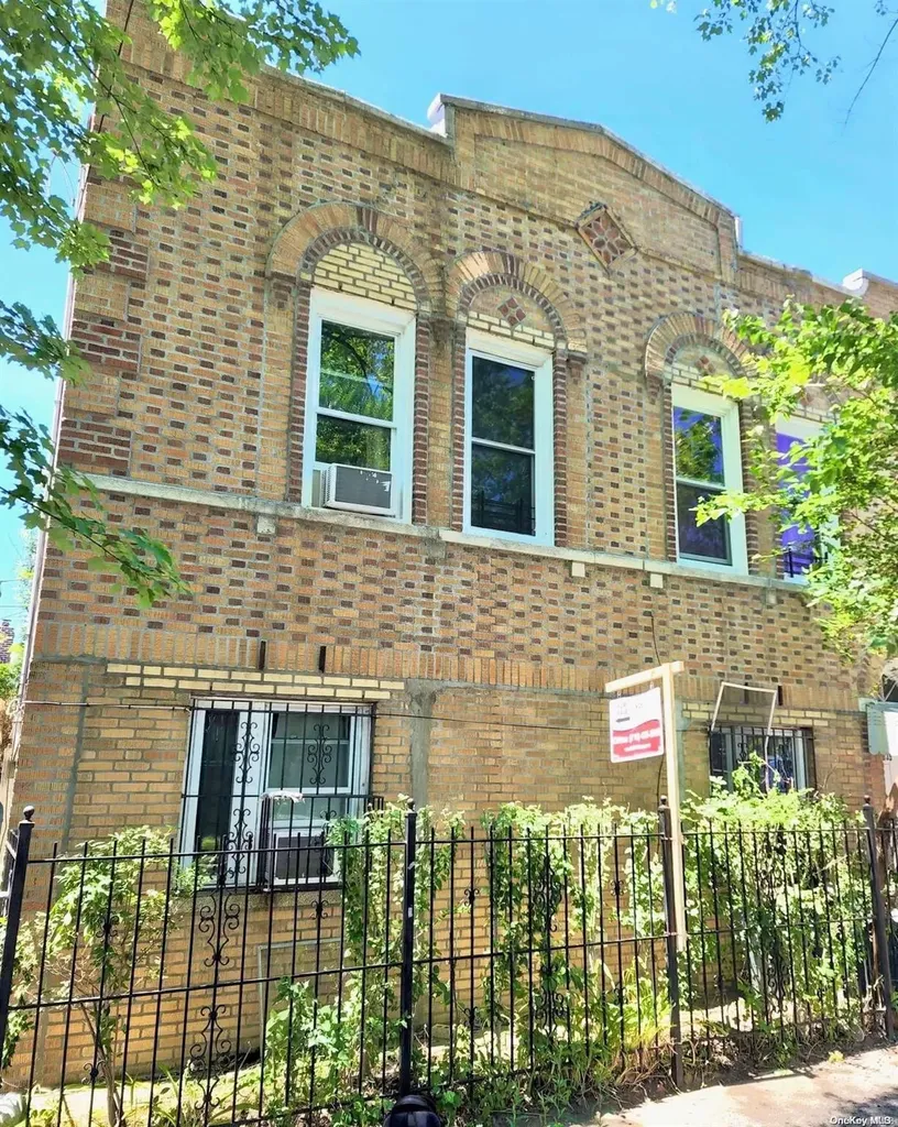 2035 Radcliff Avenue Bronx NY 10462