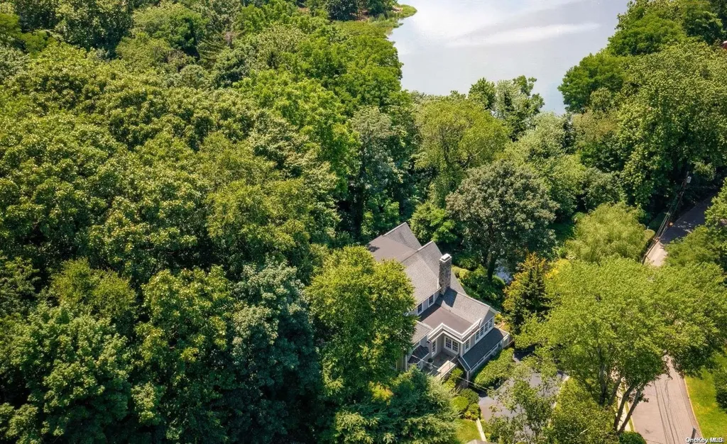 9 Bayview Circle Manhasset NY 11030