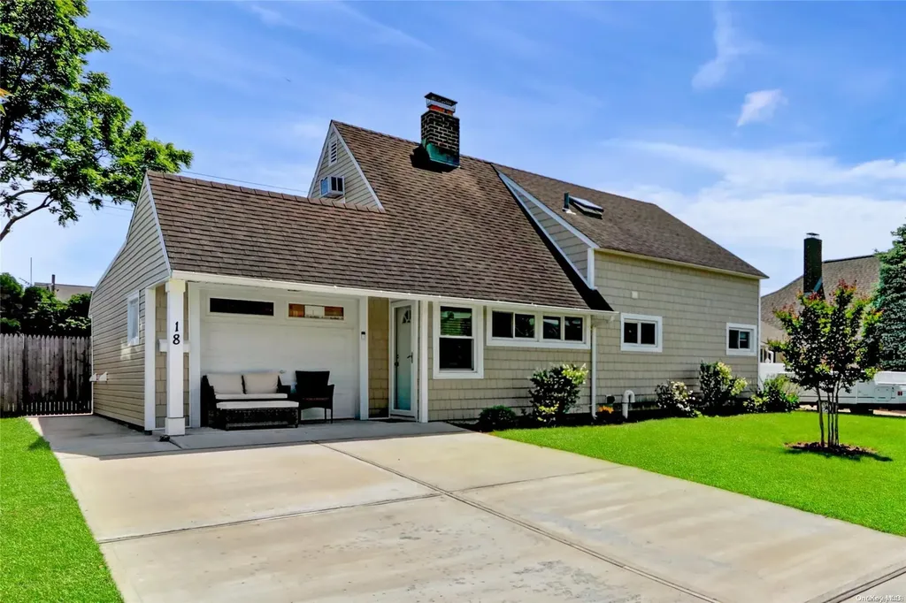 18 Dock Lane Wantagh NY 11793