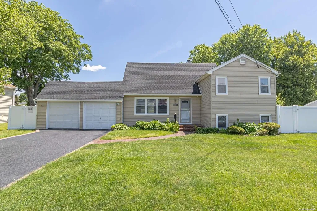 1429 Peters Boulevard Bay Shore NY 11706