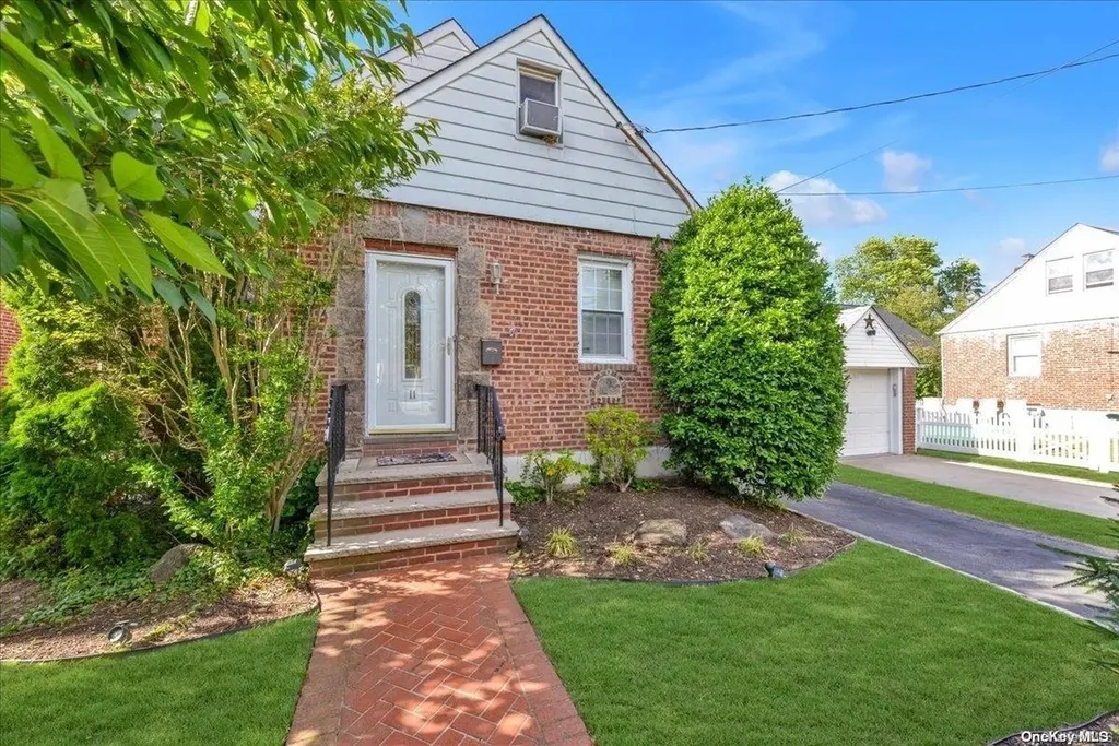 11 Jedwood Place Valley Stream NY 11581