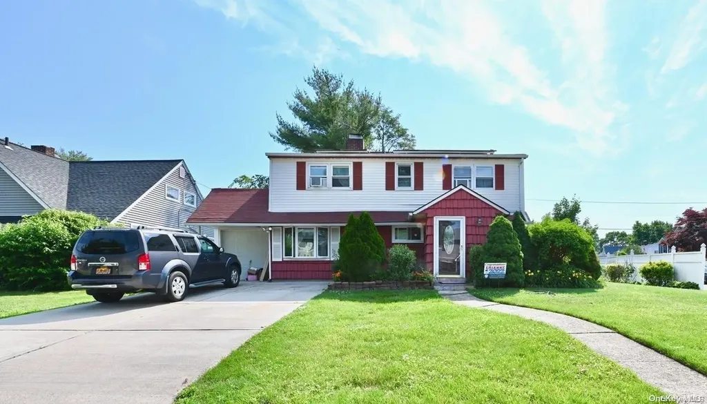 33 Potter Lane Levittown NY 11756