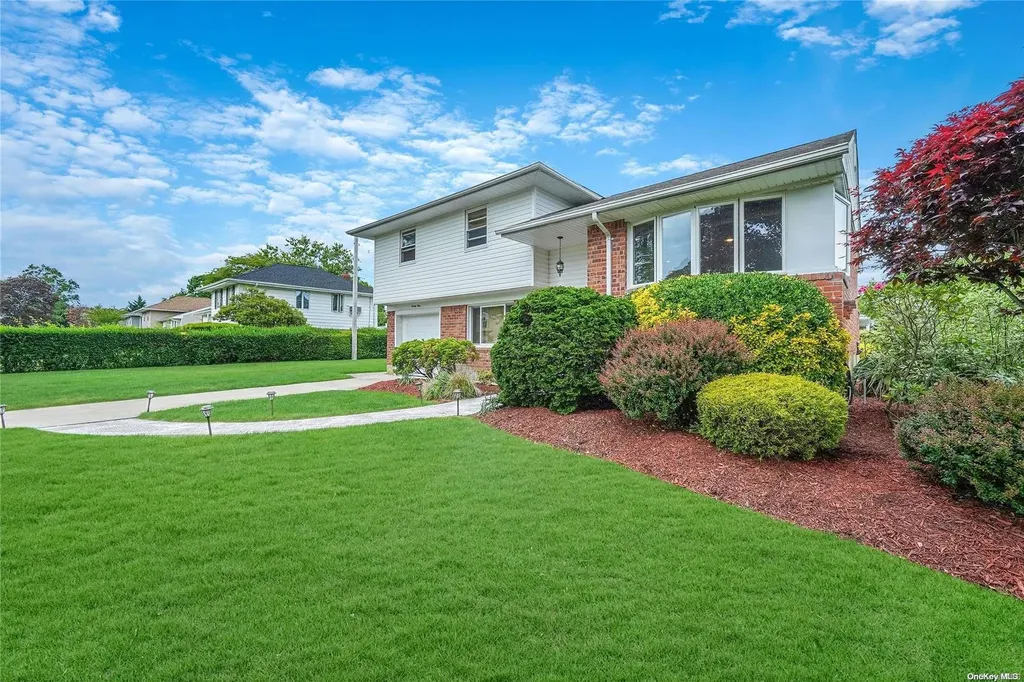 29 Argyle Drive East Islip NY 11730