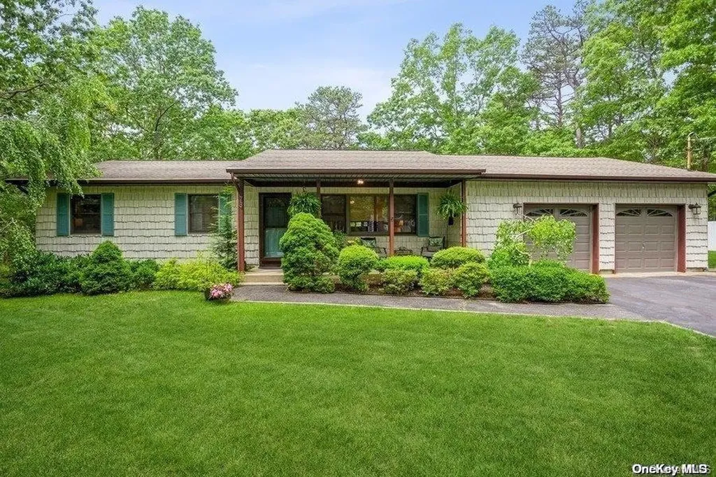 73 W End Avenue Shirley NY 11967