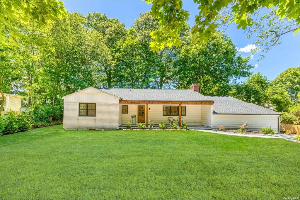 46 Middleneck Road Roslyn NY 11576