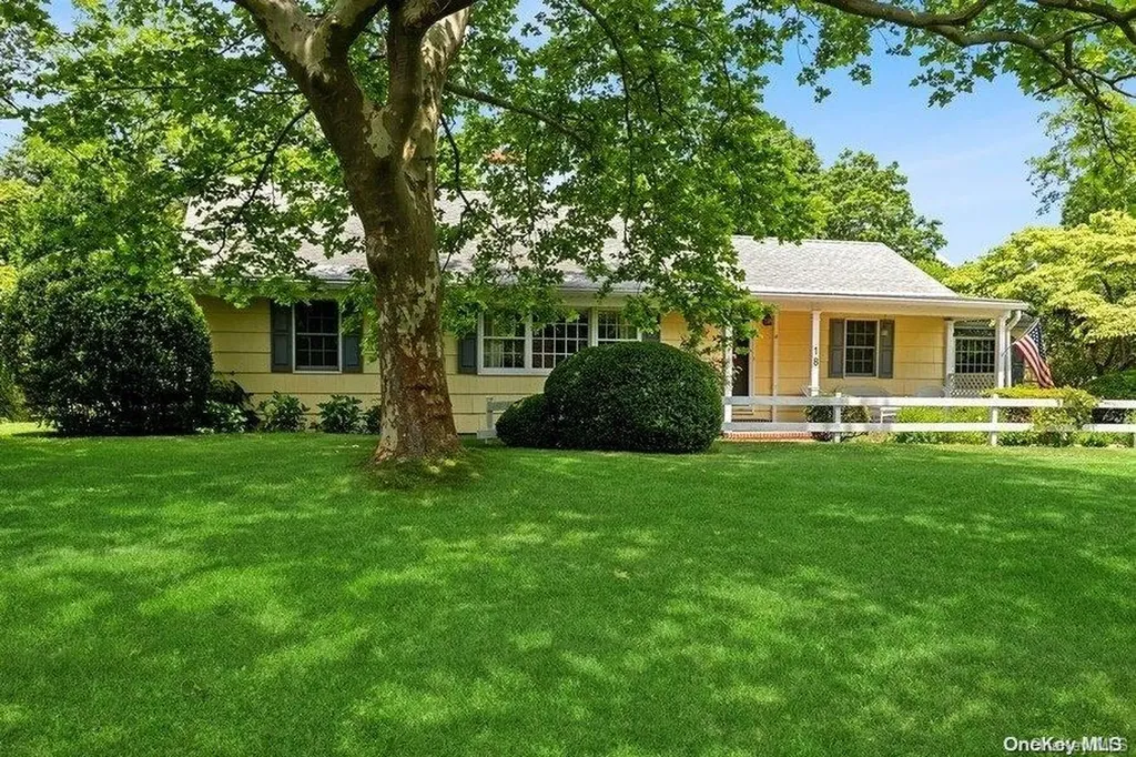 18 Mayfair Drive Huntington NY 11743