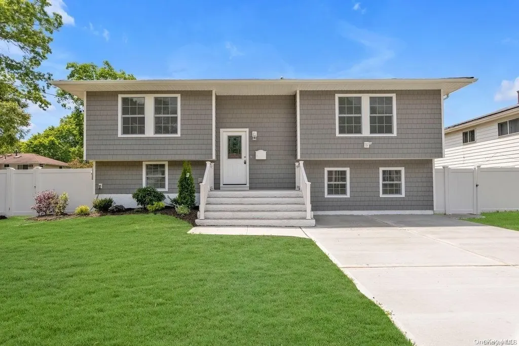 386 Silver Street West Babylon NY 11704