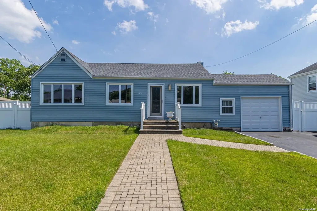44 15th Street West Babylon NY 11704