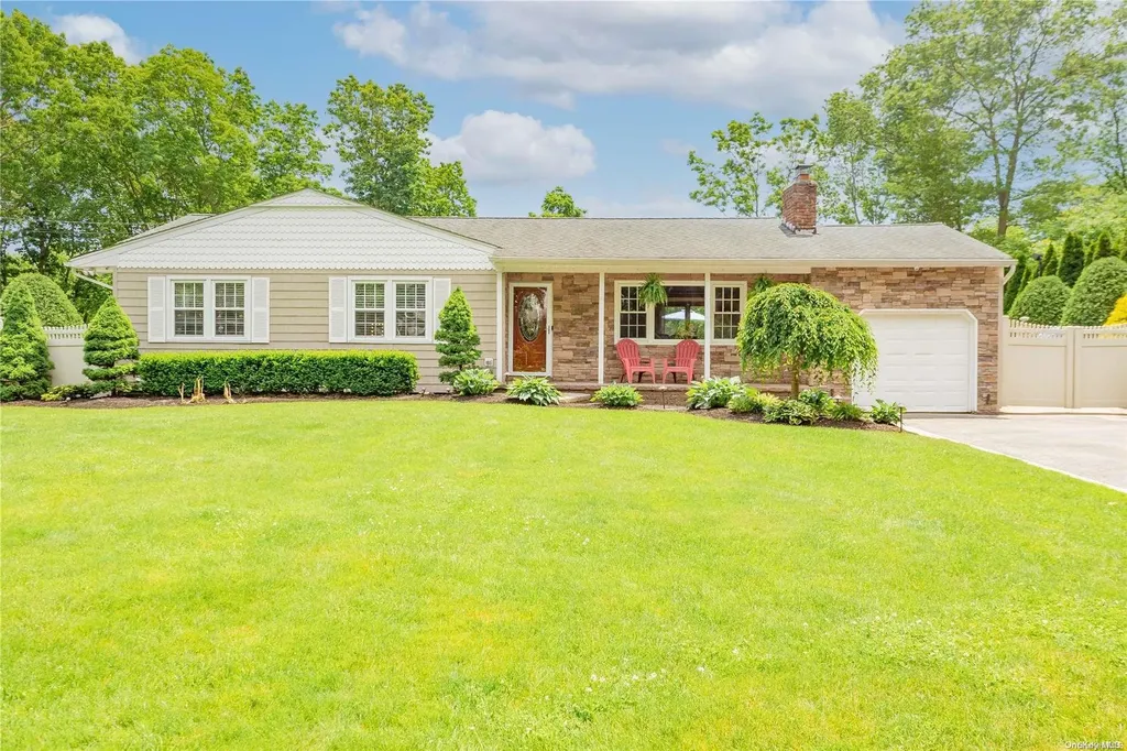 92 Grandview Lane Smithtown NY 11787