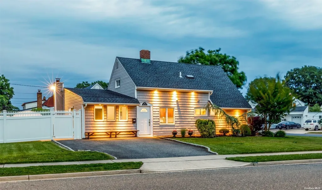29 Pintail Lane Levittown NY 11756