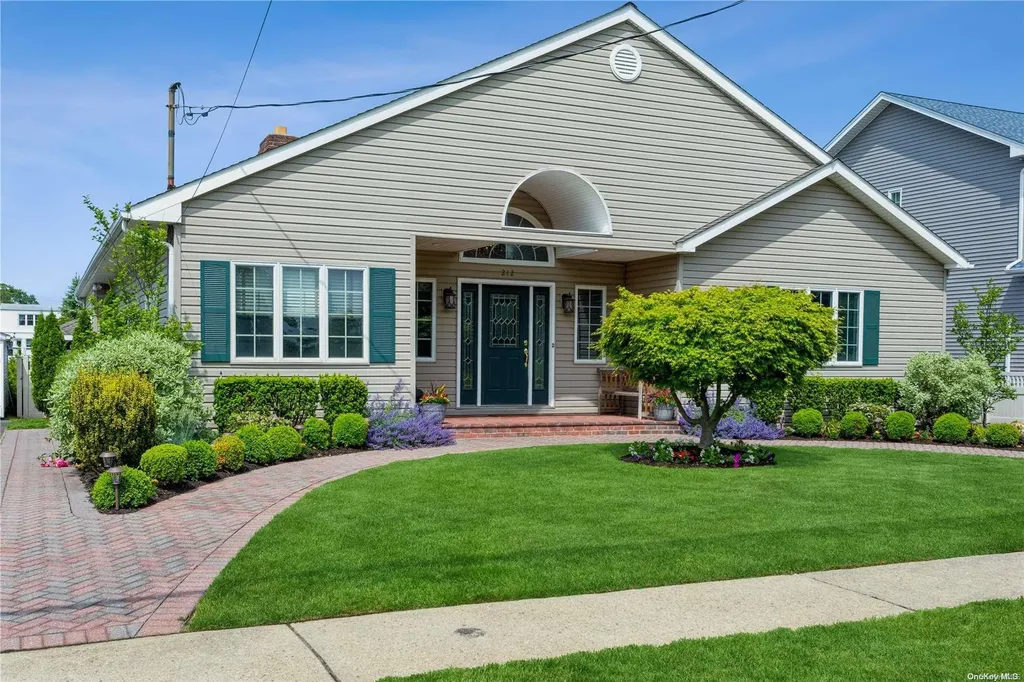 212 Skillman Avenue Oceanside NY 11572