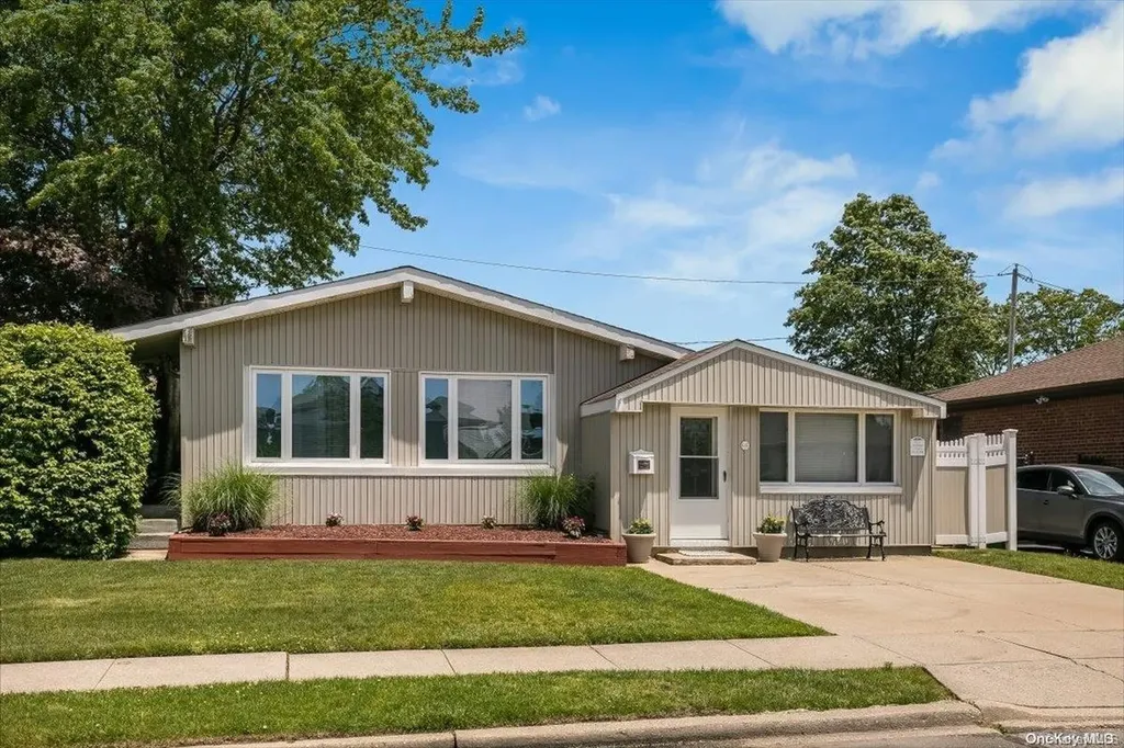 646 Dolores Lane Bethpage NY 11714