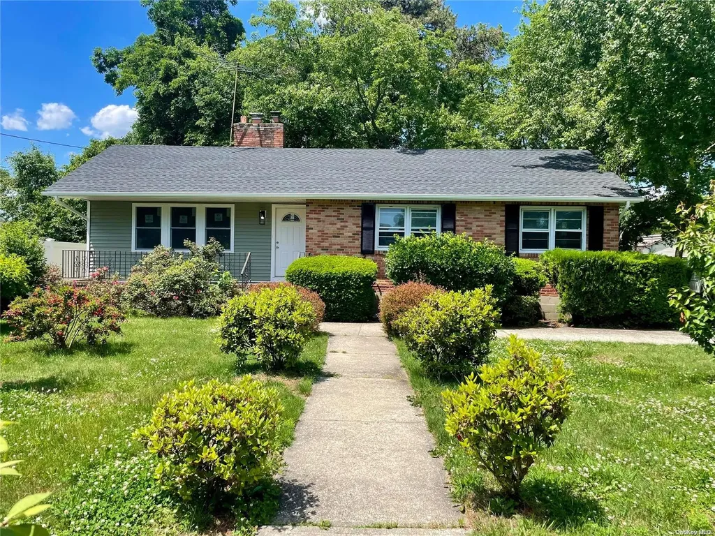 227 Gunther Avenue Bay Shore NY 11706