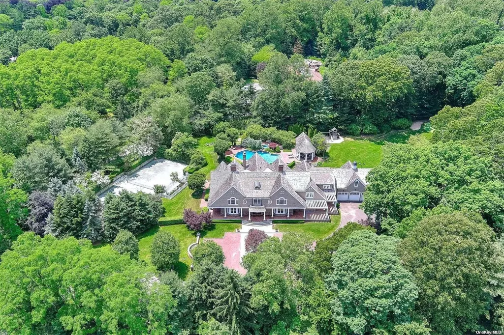 50 Applegreen Drive Old Westbury NY 11568