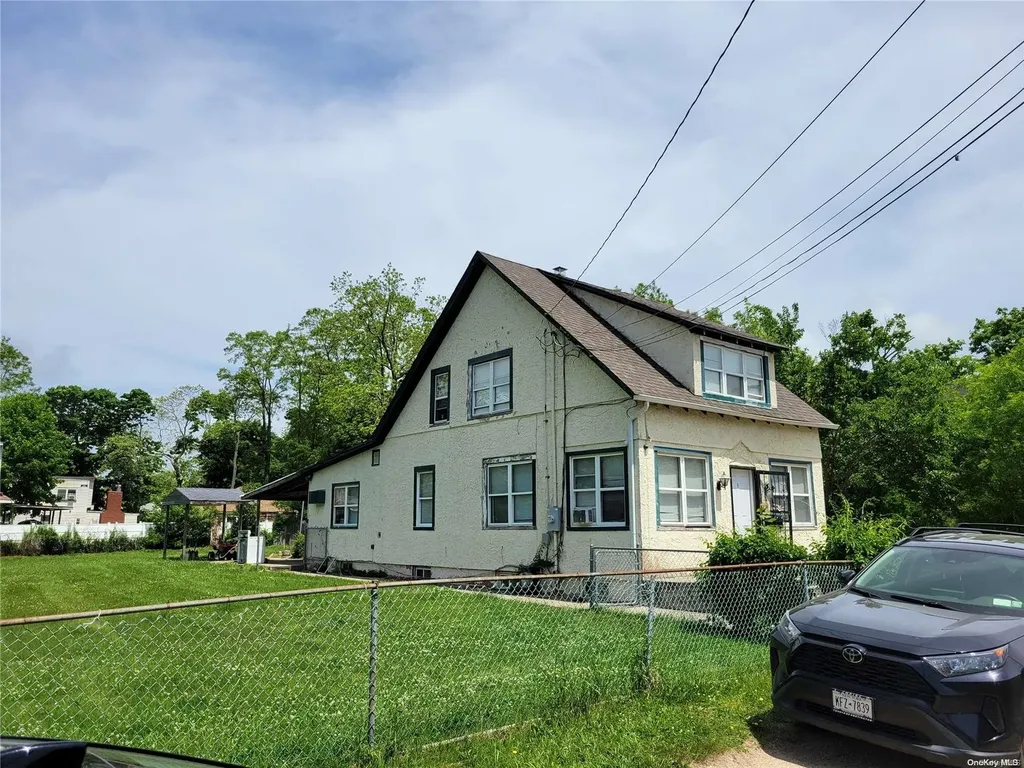 9 South Road Central Islip NY 11722