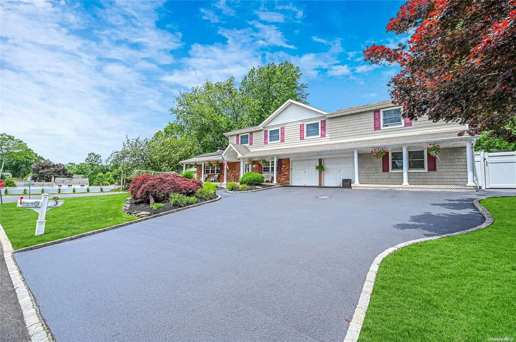 3 Hettys Path Centereach NY 11720