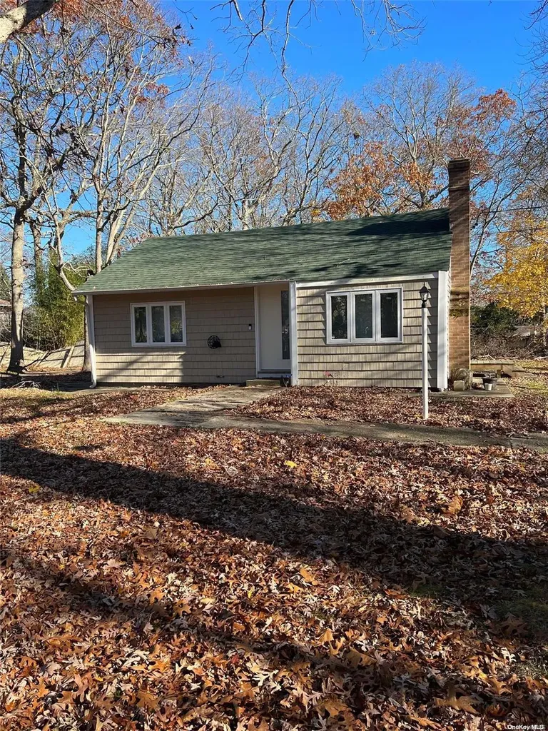 79 Manor Drive Shirley NY 11967
