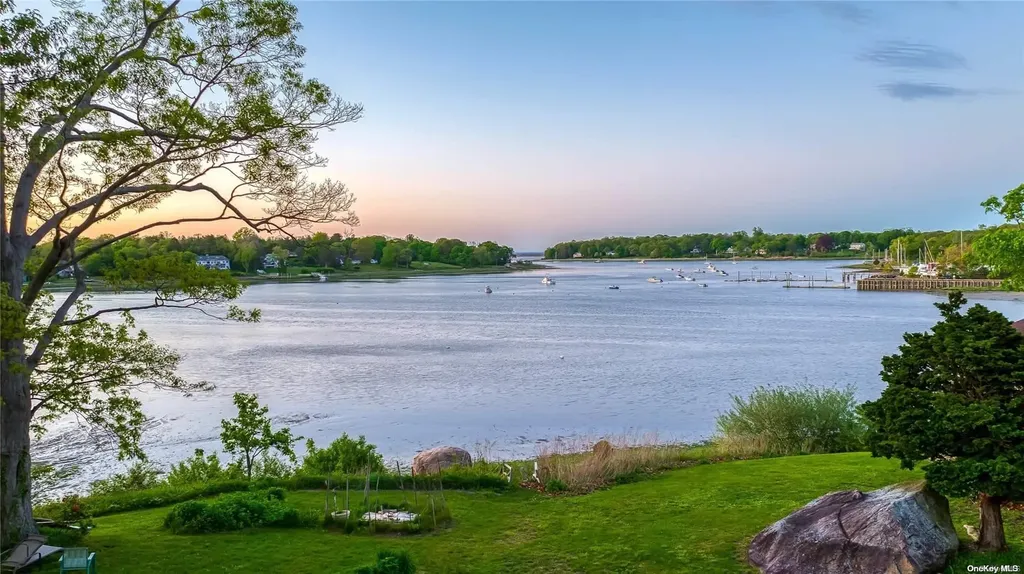 10 Shipyard Lane Setauket NY 11733