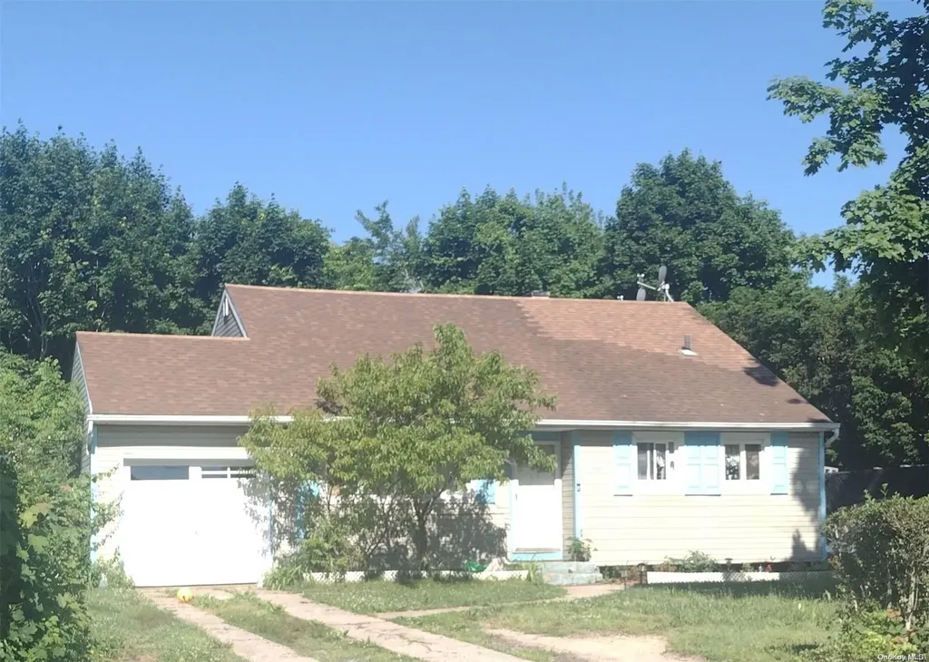 762 Macdonald Avenue Bellport NY 11713