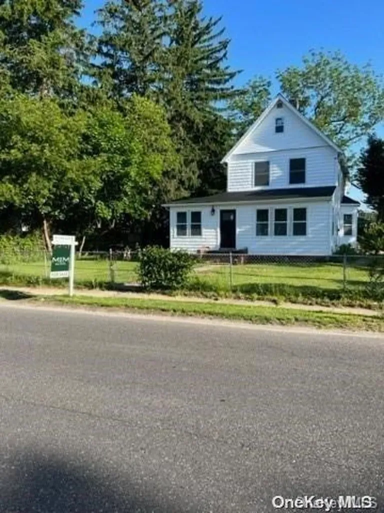 41 Brightside Avenue Central Islip NY 11722