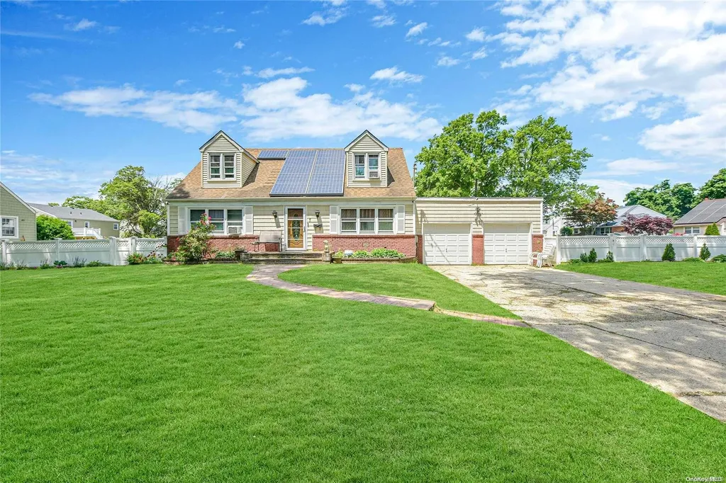 7 Cedar Lane Amityville NY 11701