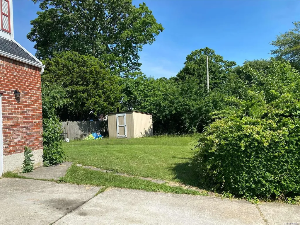 Lindenhurst NY 11757