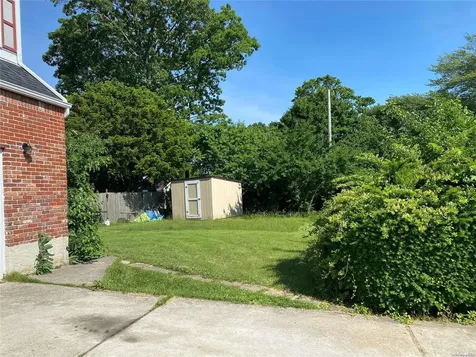 308 Ontario Avenue Avenue Lindenhurst NY 11757