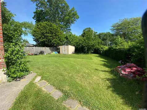 308 Ontario Avenue Avenue Lindenhurst NY 11757