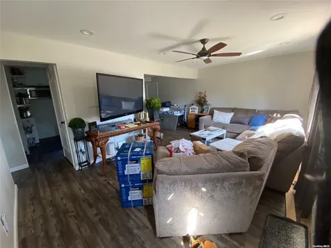 308 Ontario Avenue Avenue Lindenhurst NY 11757