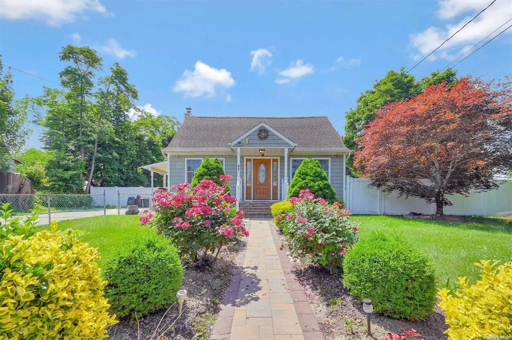 86 Glenmore Avenue Central Islip NY 11722