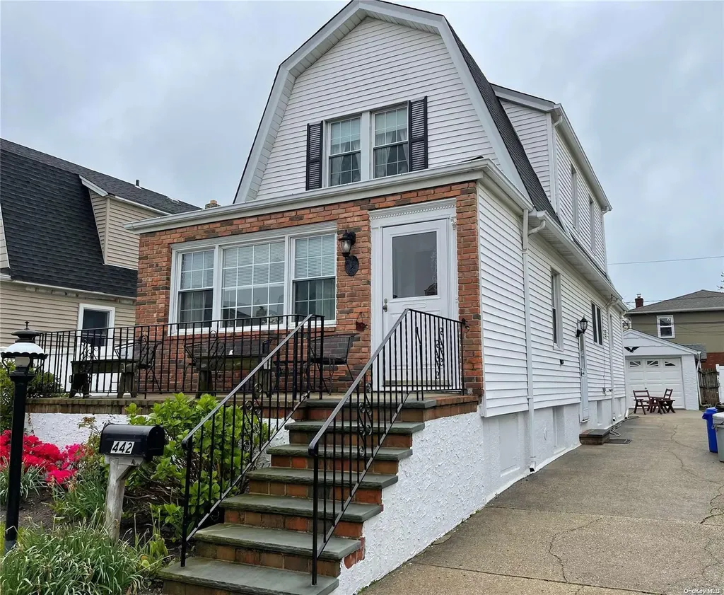 442 E Olive Street Long Beach NY 11561