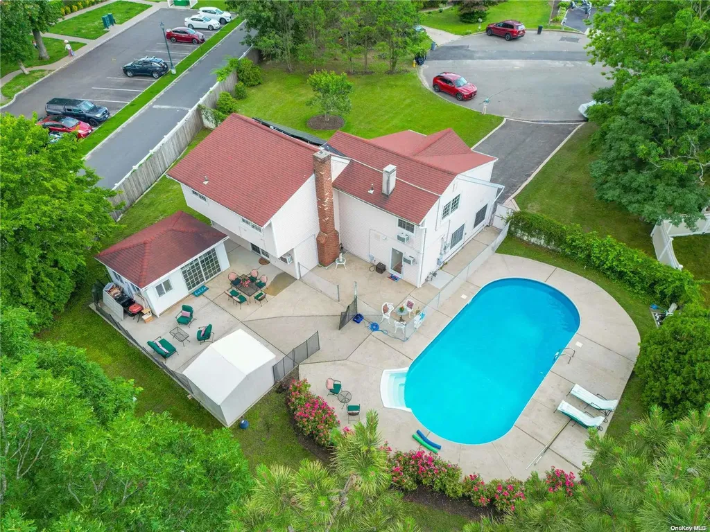 15 Hale Lane Coram NY 11727