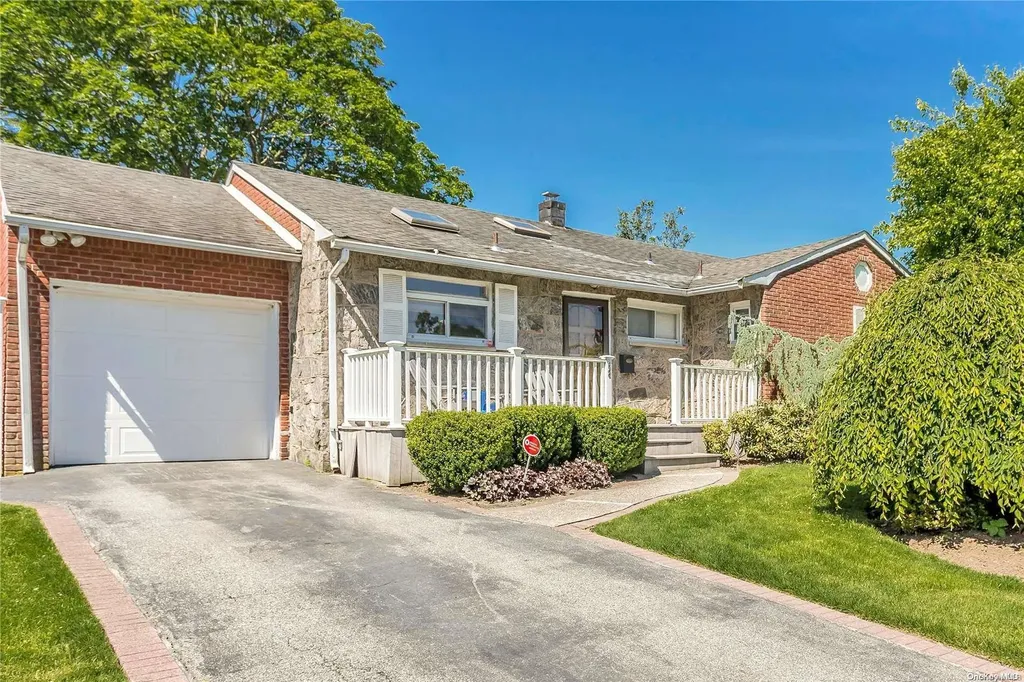 68 Diamond Drive Plainview NY 11803