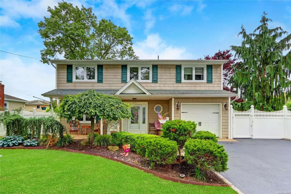 1714 Quentin Street West Babylon NY 11704